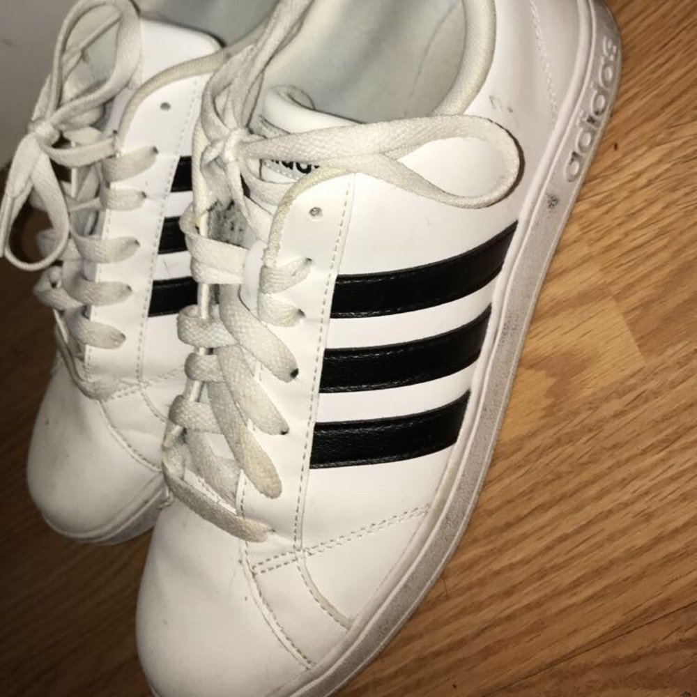 Classic Adidas Sneaker!